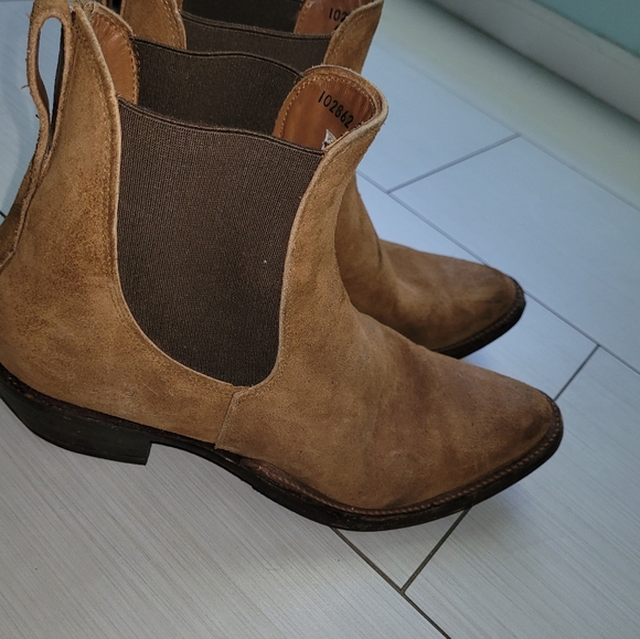 Shoes - Picture 3 of 4